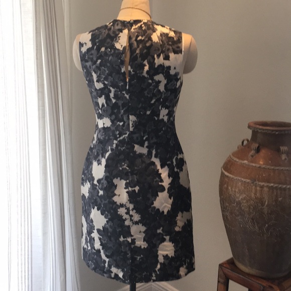 Dress - Picture 2 of 6